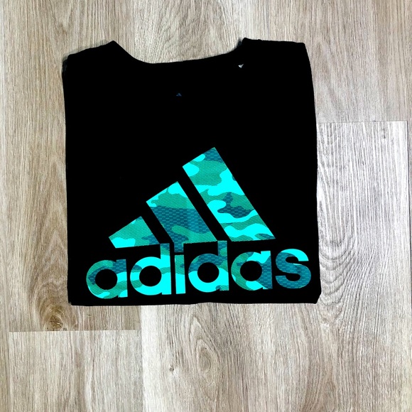 Adidas T-shirt - Picture 1 of 2